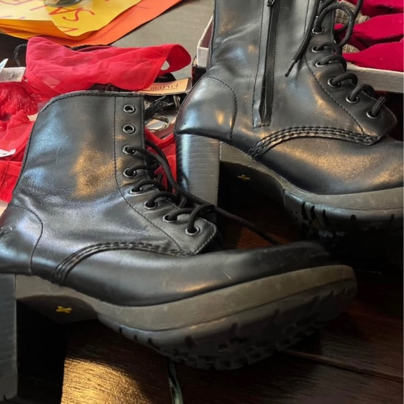 DOC MARTEN DARCIE Diva Heeled Boot US 7 EU 38 UK 6 - Picture 5 of 11